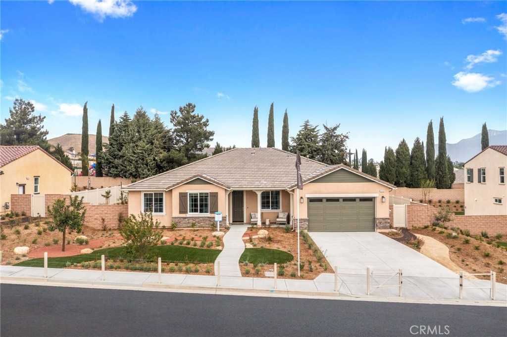 photo 1: 4173 Chestnut Lane, Banning CA 92220