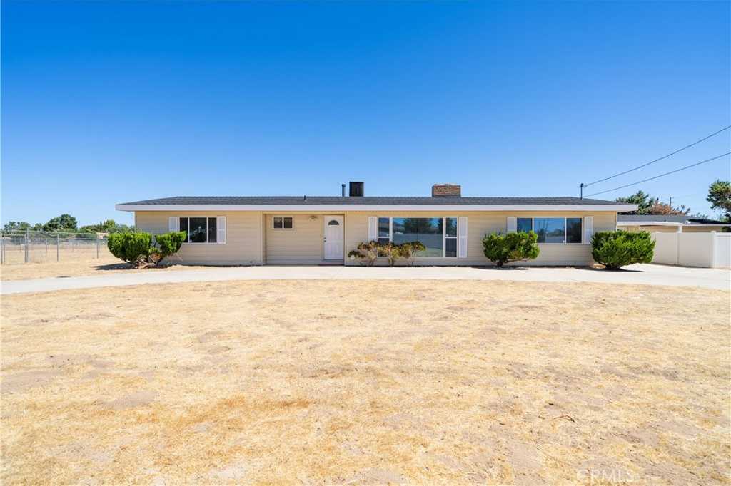 photo 1: 2039 Columbia Way, Palmdale CA 93551