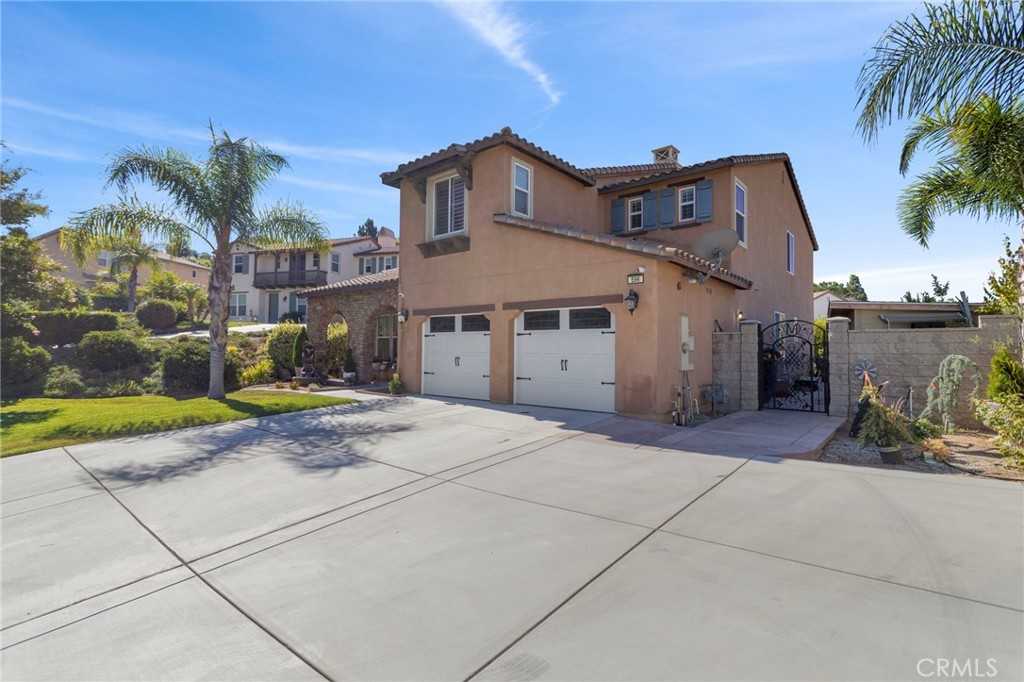 photo 3: 596 Hacienda Drive, Riverside CA 92507