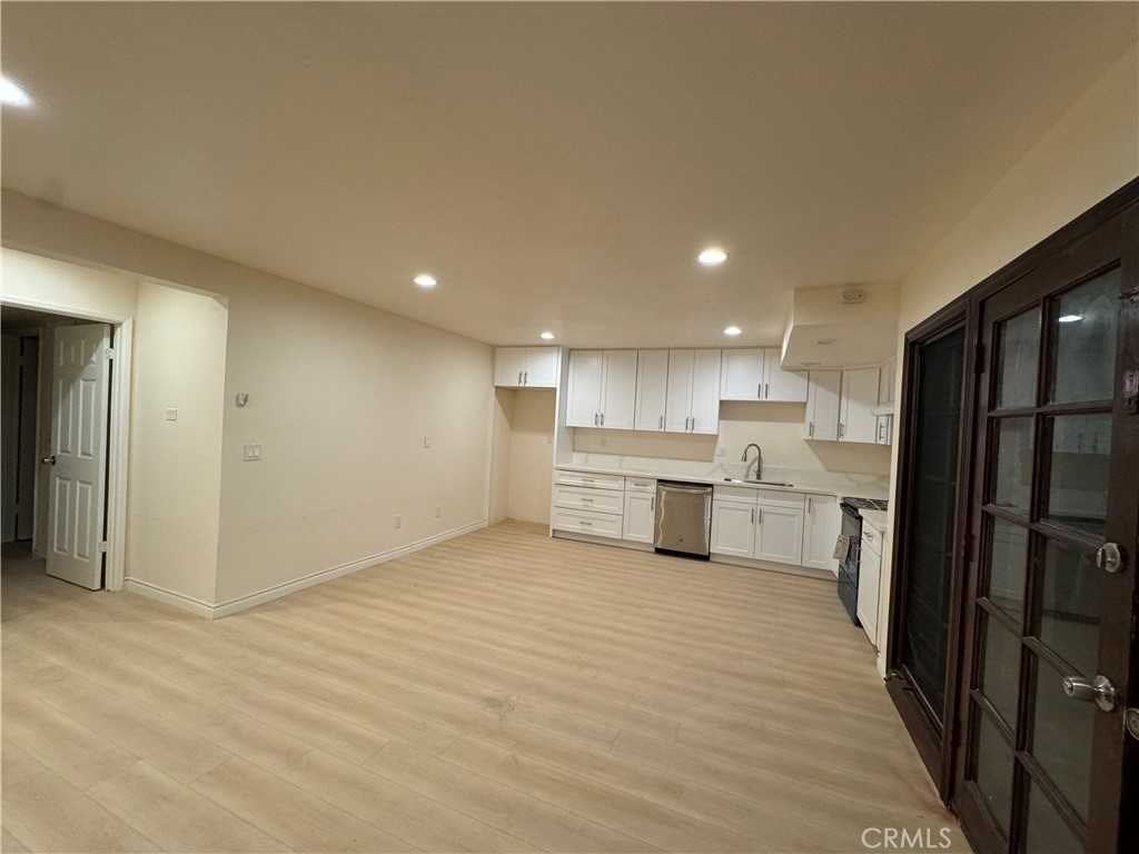 photo 3: 18641 Superior Street, Northridge CA 91324