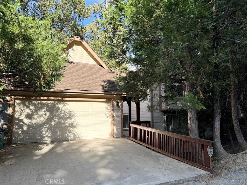 photo 1: 801 Jagerhorn Drive, Lake Arrowhead CA 92352