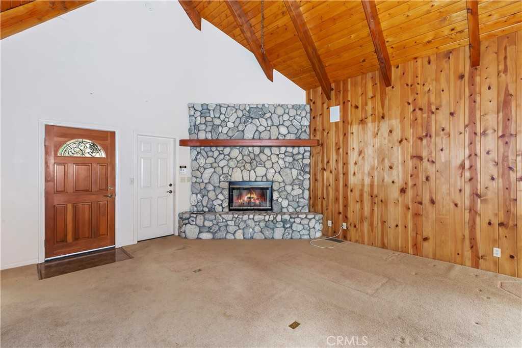 photo 3: 801 Jagerhorn Drive, Lake Arrowhead CA 92352