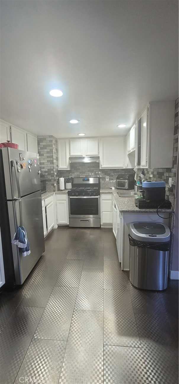 photo 3: 886 S Dudley Street, Pomona CA 91766