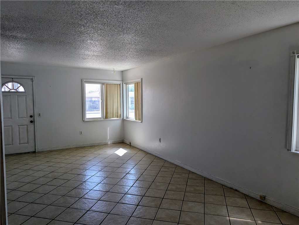 photo 2: 1021 E Chanslor Way, Blythe CA 92225