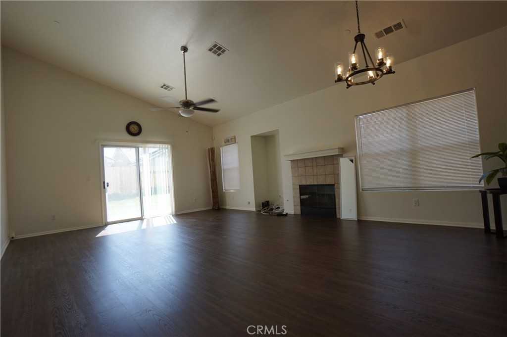 photo 3: 7453 Marshall Court, Highland CA 92346