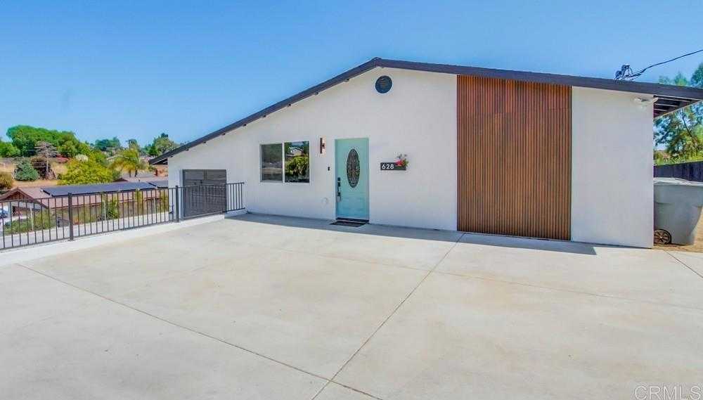 photo 3: 628 Galaxy Drive, Vista CA 92083