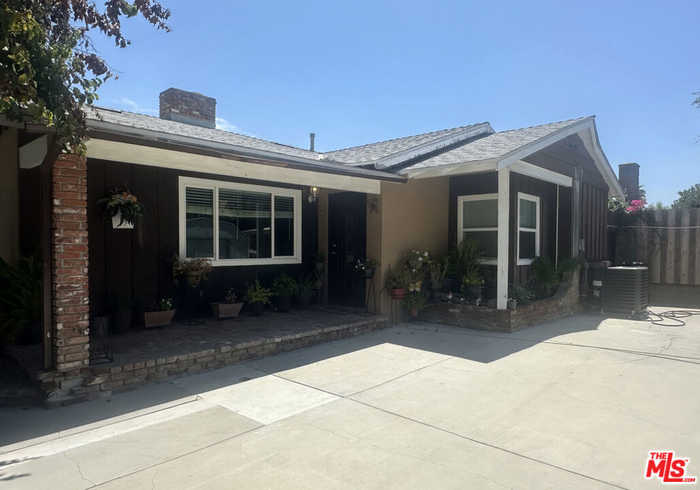 photo 2: 7358 Balcom Avenue, Reseda CA 91335