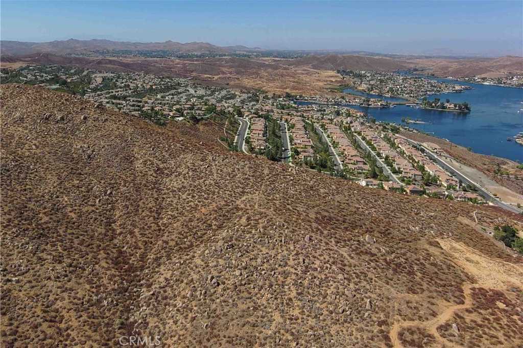 photo 3: Via Del Lago, Lake Elsinore CA 92530