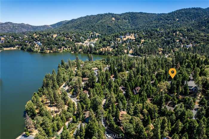 photo 2: 747 Bergschrund Drive, Crestline CA 92325