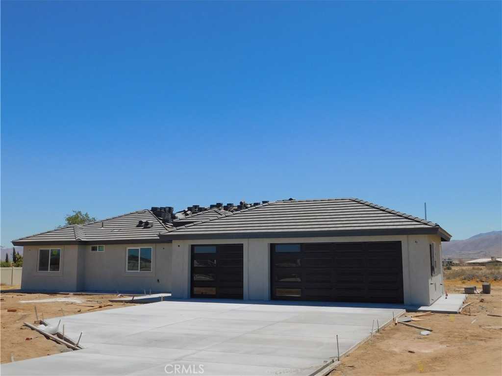 photo 1: 18363 Fresno Street, Hesperia CA 92345