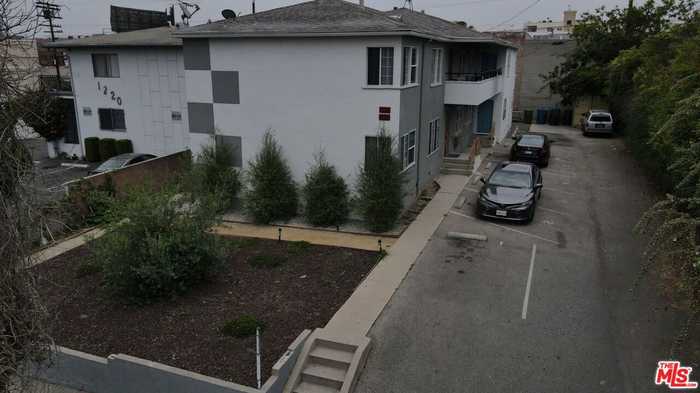 photo 8: 1226 S Manhattan Place, Los Angeles CA 90019