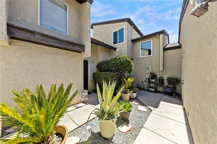 photo 2: 645 Parkview Drive, Lake Elsinore CA 92530