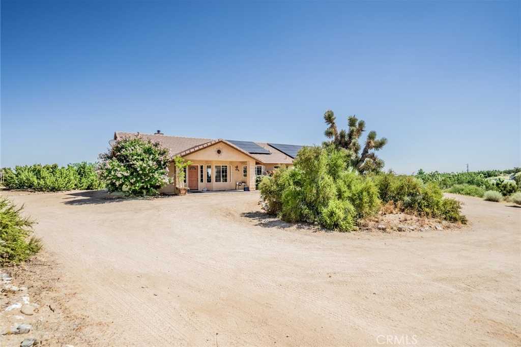 photo 2: 1990 Vista Road, Pinon Hills CA 92371