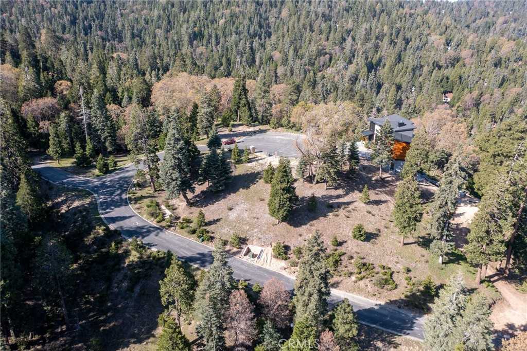 photo 1: 280 Ponderosa Peak Rd, Lake Arrowhead CA 92382