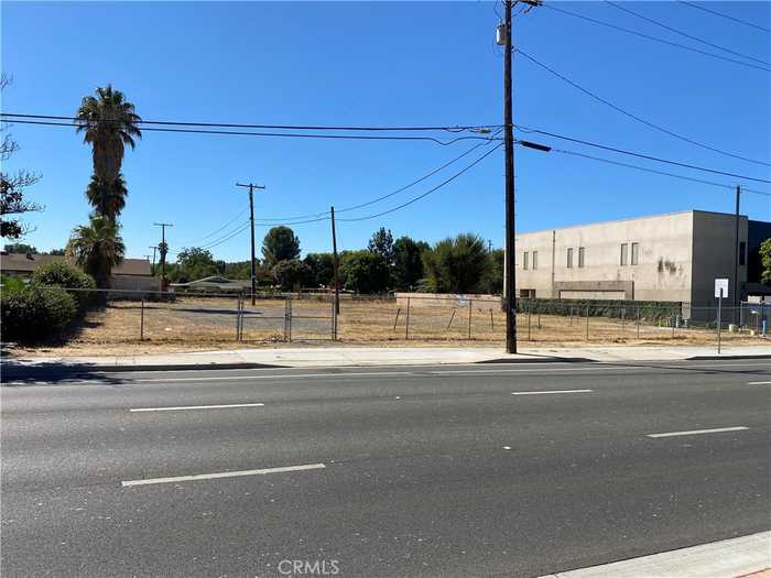 photo 1: 10650 Magnolia Avenue, Riverside CA 92505