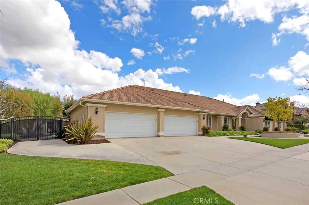 photo 2: 2855 Citrocado Ranch Street, Corona CA 92881