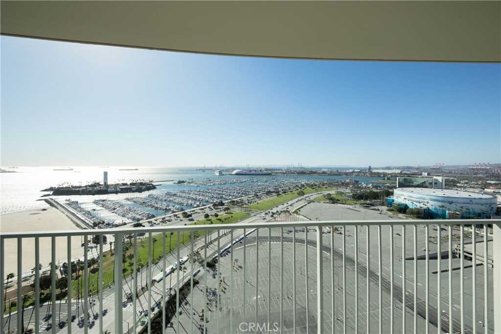 photo 3: 700 E Ocean Boulevard, Long Beach CA 90802