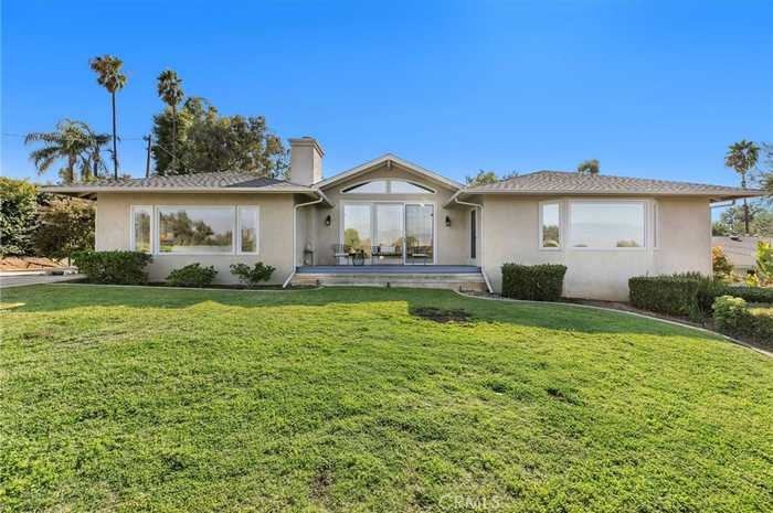 photo 2: 445 W Sunset Drive, Redlands CA 92373