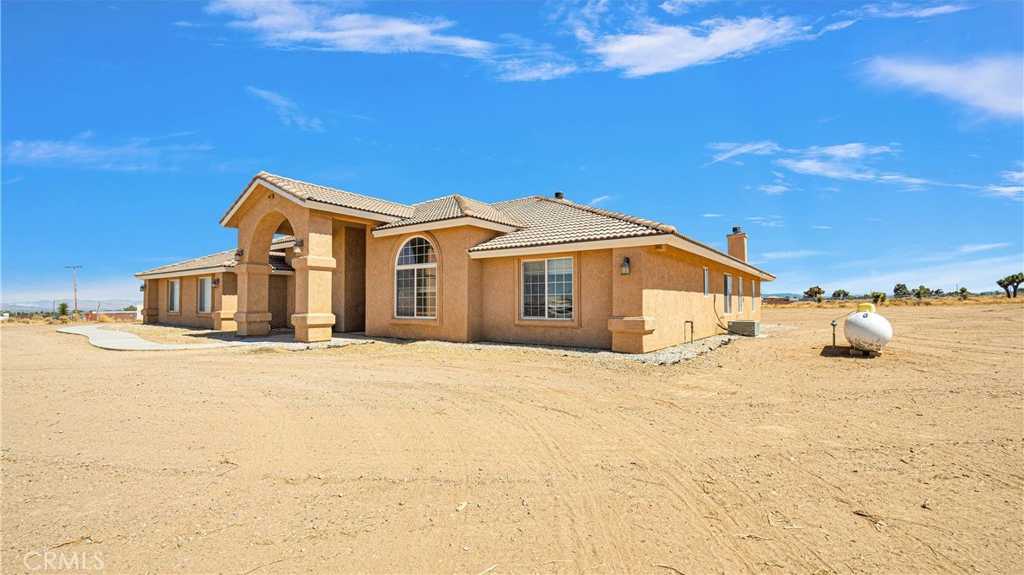 photo 3: 8929 Yucca Terrace Drive, Phelan CA 92371