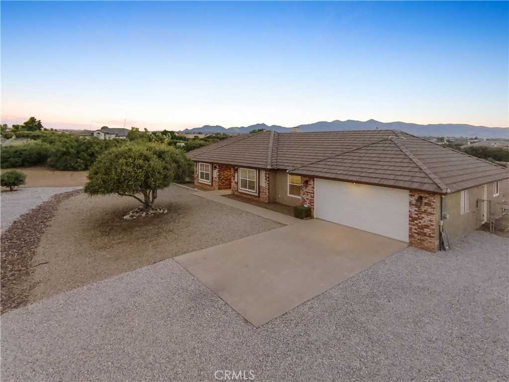 photo 1: 8422 Arrowhead Road, Phelan CA 92371