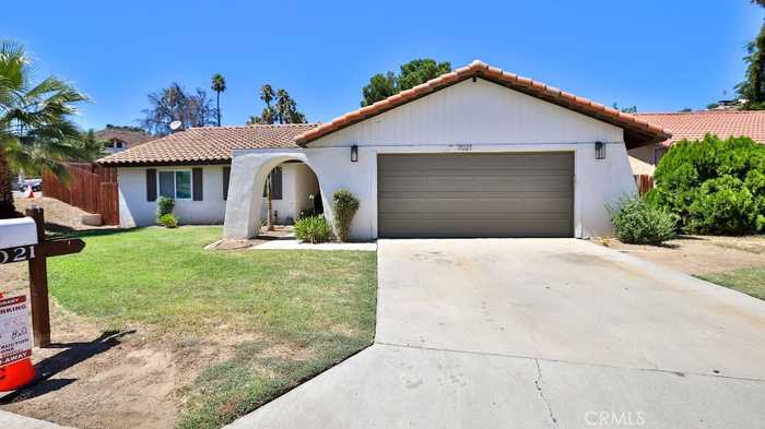 photo 2: 7021 John Drive, Riverside CA 92509