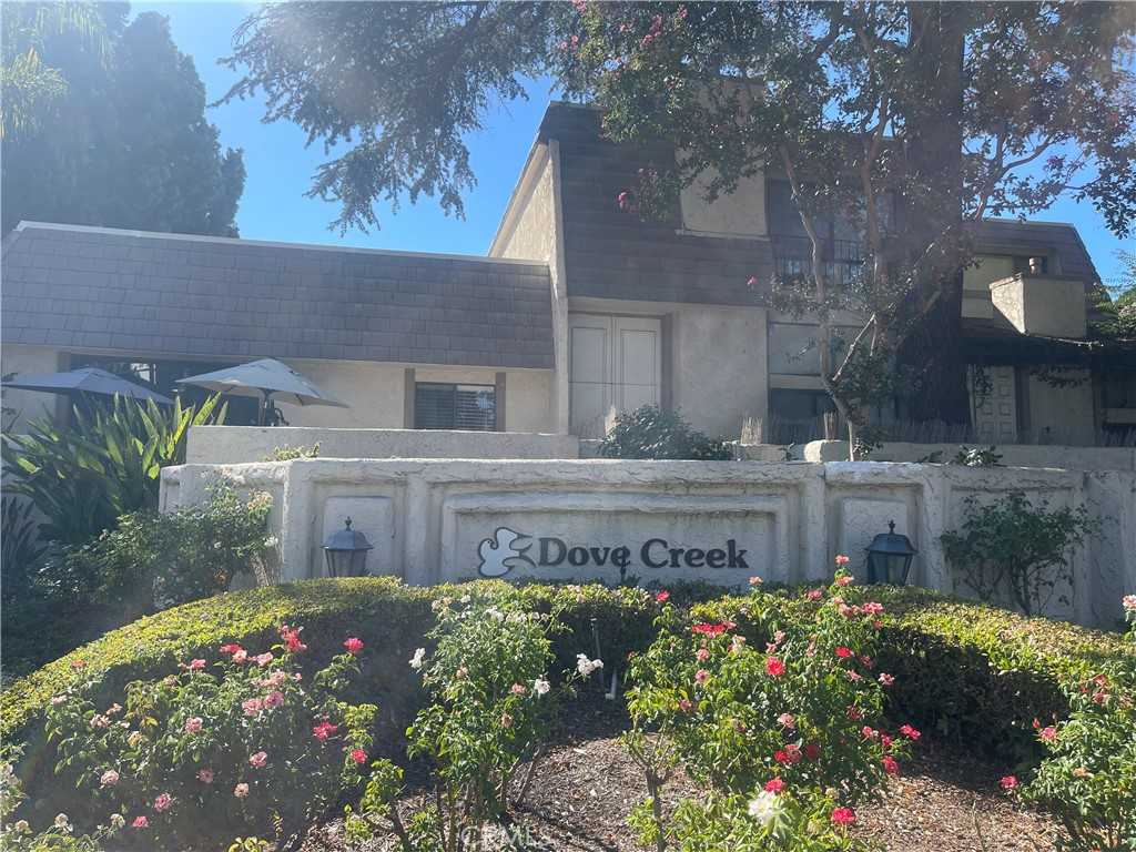 photo 1: 6145 Shoup Avenue Unit 44, Woodland Hills CA 91367