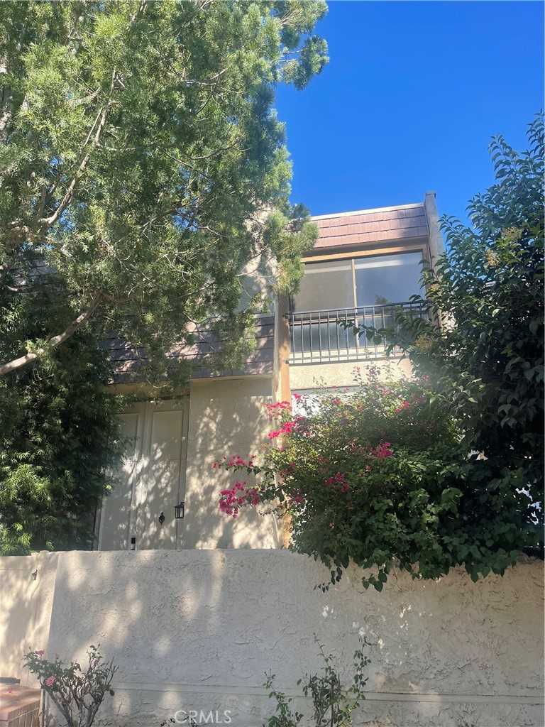 photo 2: 6145 Shoup Avenue Unit 44, Woodland Hills CA 91367