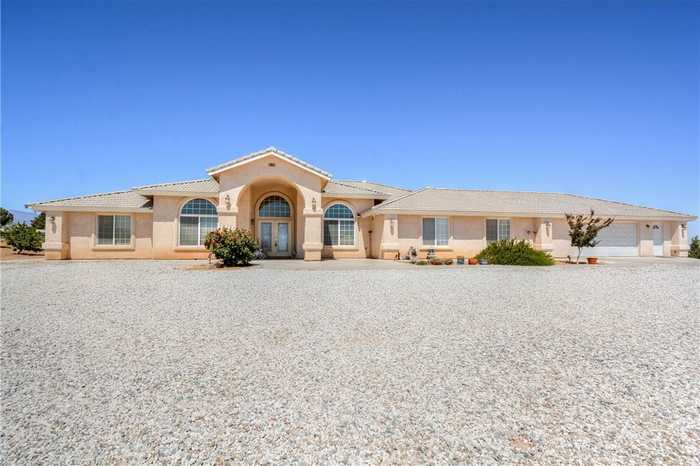 photo 2: 8954 Arrowhead Road, Phelan CA 92371