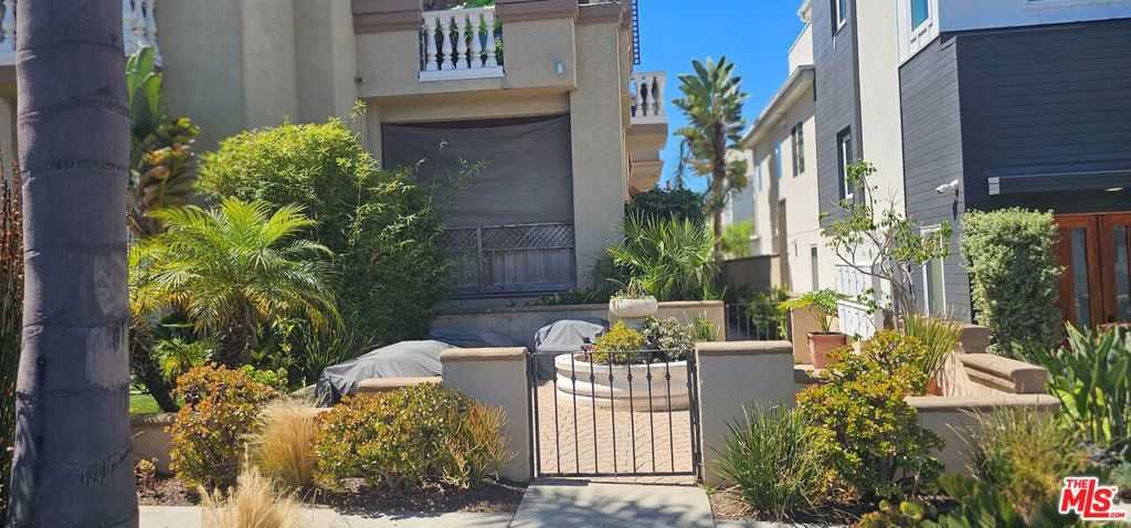 photo 2: 515 N Gertruda Avenue Unit 5, Redondo Beach CA 90277