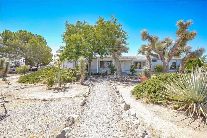 photo 2: 5573 Duncan Road, Phelan CA 92371