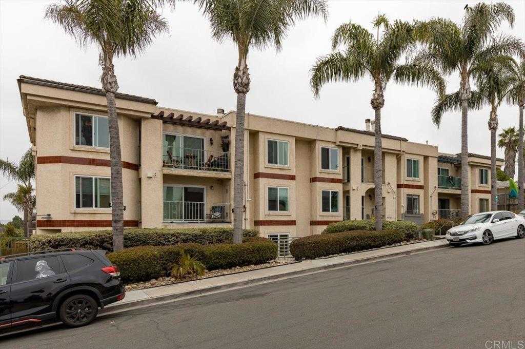 photo 3: 4452 Mentone Street Unit 205, Ocean Beach (San Diego) CA 92107