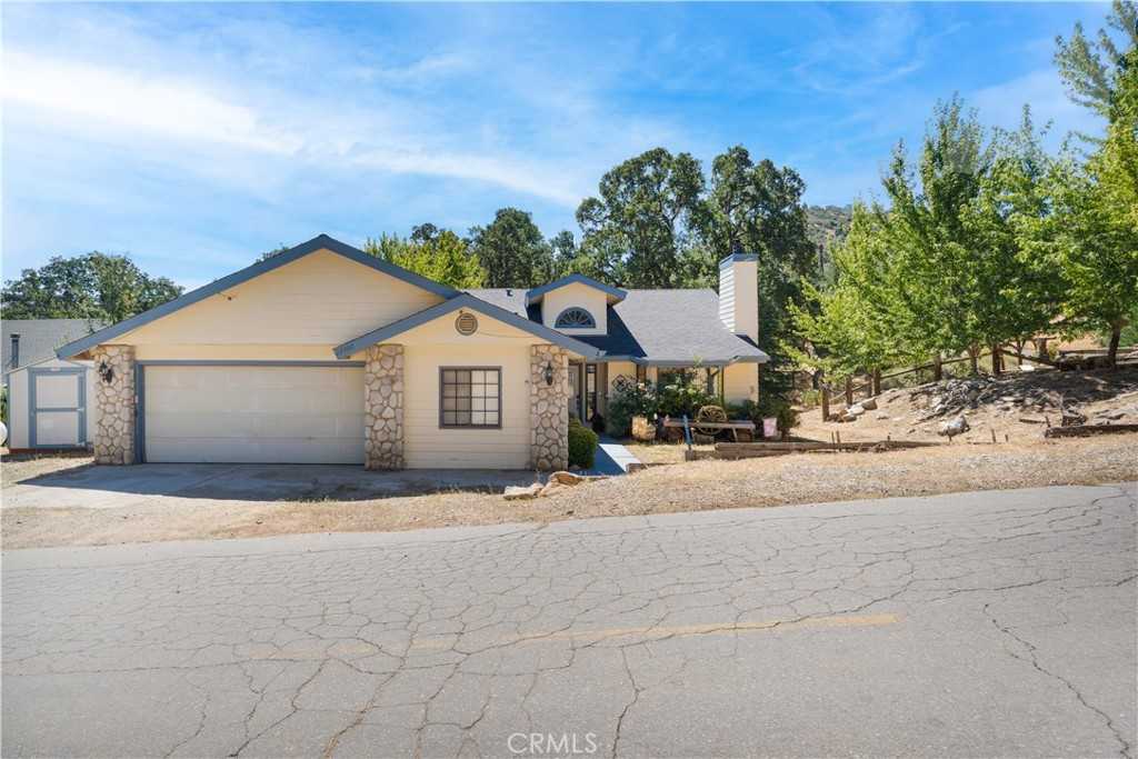 photo 3: 22300 Zurich Drive, Tehachapi CA 93561