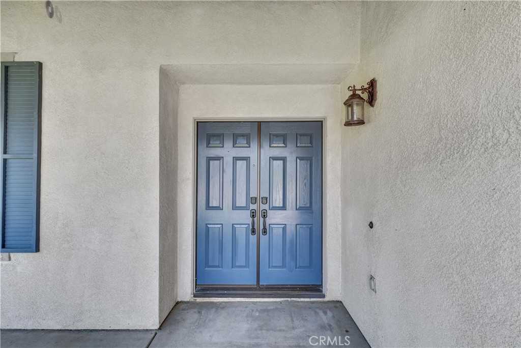 photo 2: 952 E Cottonwood Street, Ontario CA 91761