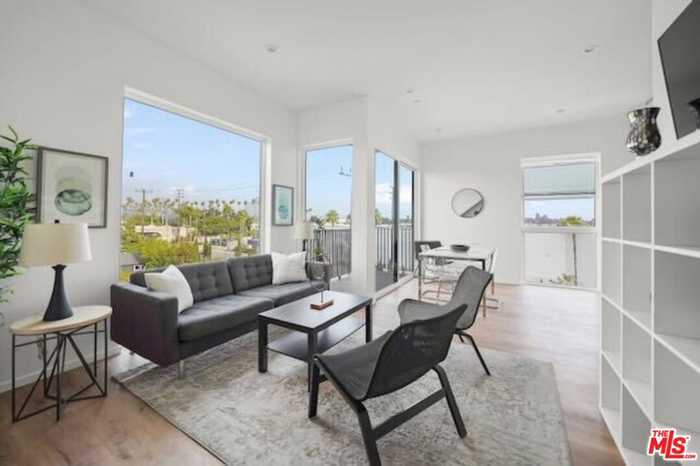 photo 2: 4537 W 16th Place Unit 4537, Los Angeles CA 90019