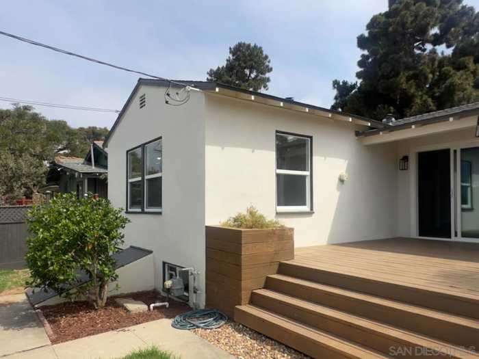 photo 2: 609 S Nevada St, Oceanside CA 92054