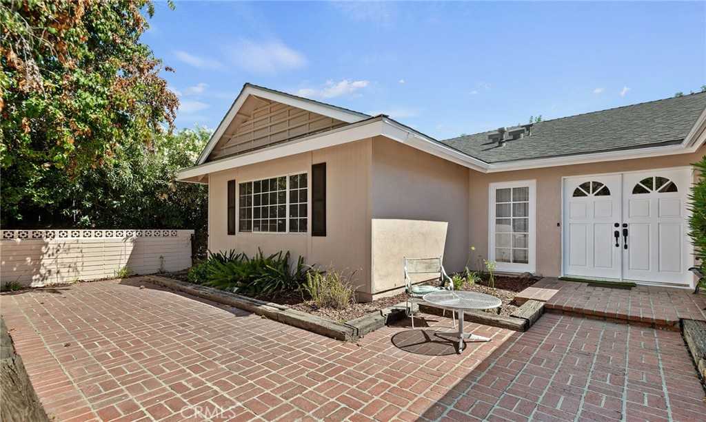 photo 2: 13918 Aldergrove Street, Sylmar CA 91342