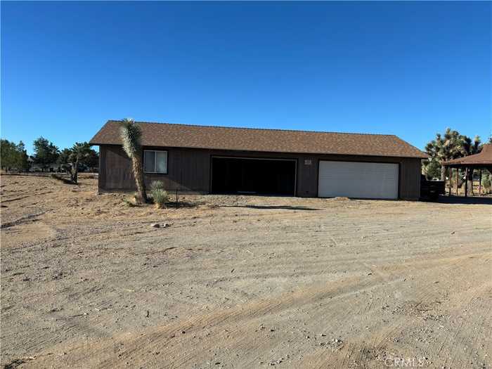 photo 1: 4993 Amador Rd, Phelan CA 92371