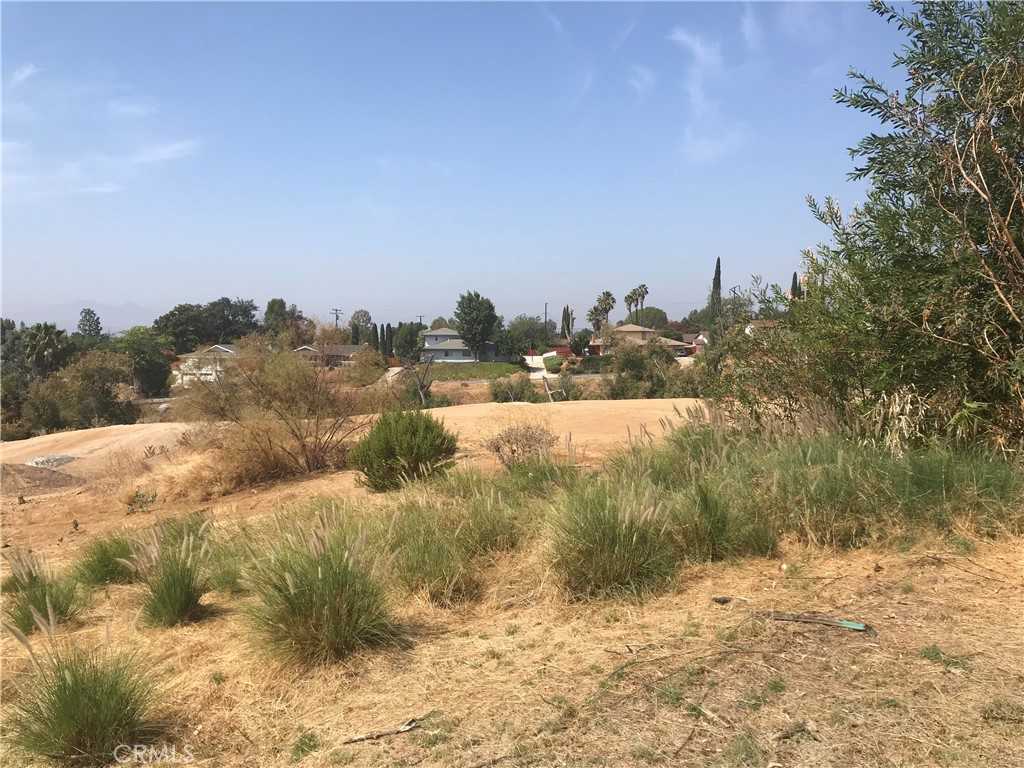 photo 3: 6401 Peralta Place, Riverside CA 92509