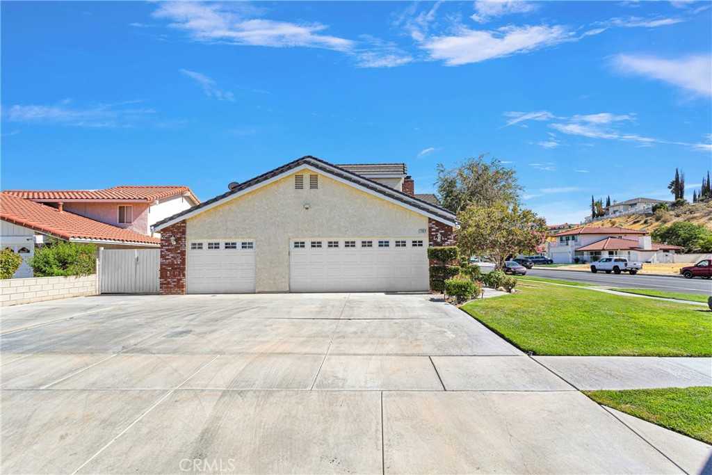 photo 3: 17987 Mariner Drive, Victorville CA 92395