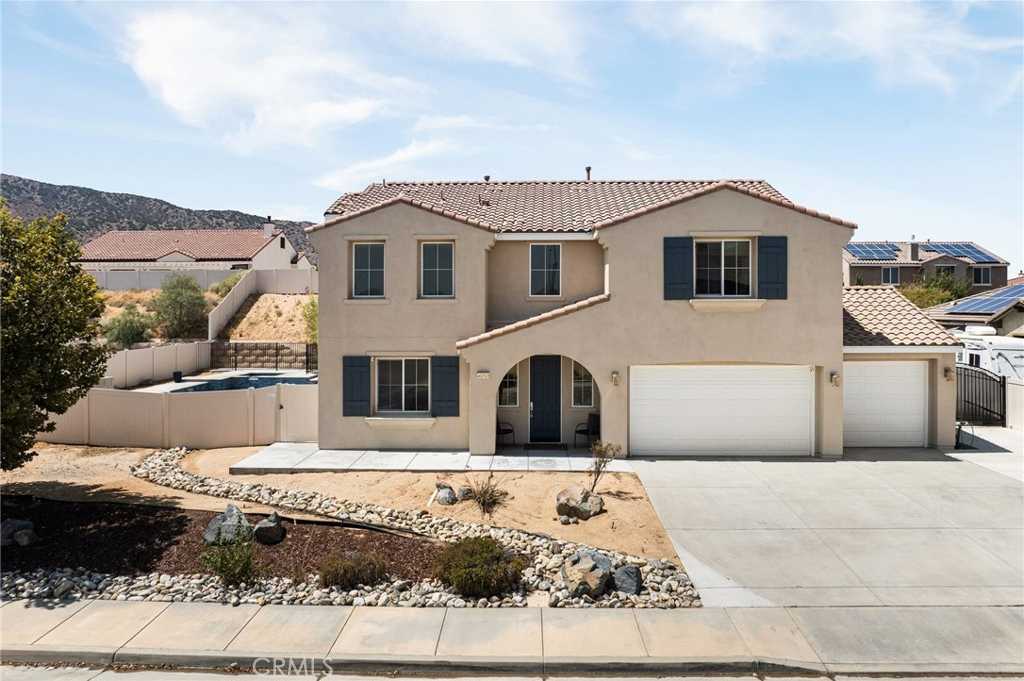 photo 3: 41713 Chardonnay Avenue, Palmdale CA 93551