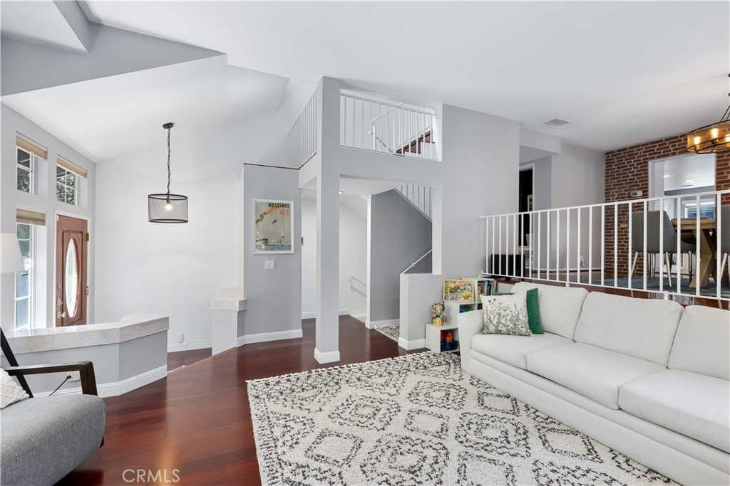 photo 3: 23163 Mulholland Drive Unit 6, Woodland Hills CA 91364