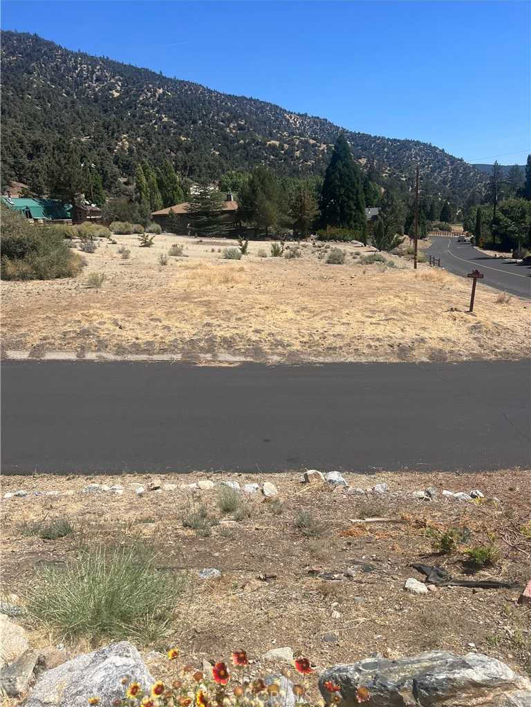 photo 1: 16401 Huron Drive, Pine Mountain Club CA 93222