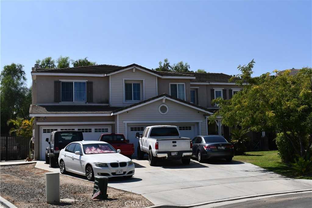 photo 2: 2442 Old Windmill Court, Riverside CA 92503