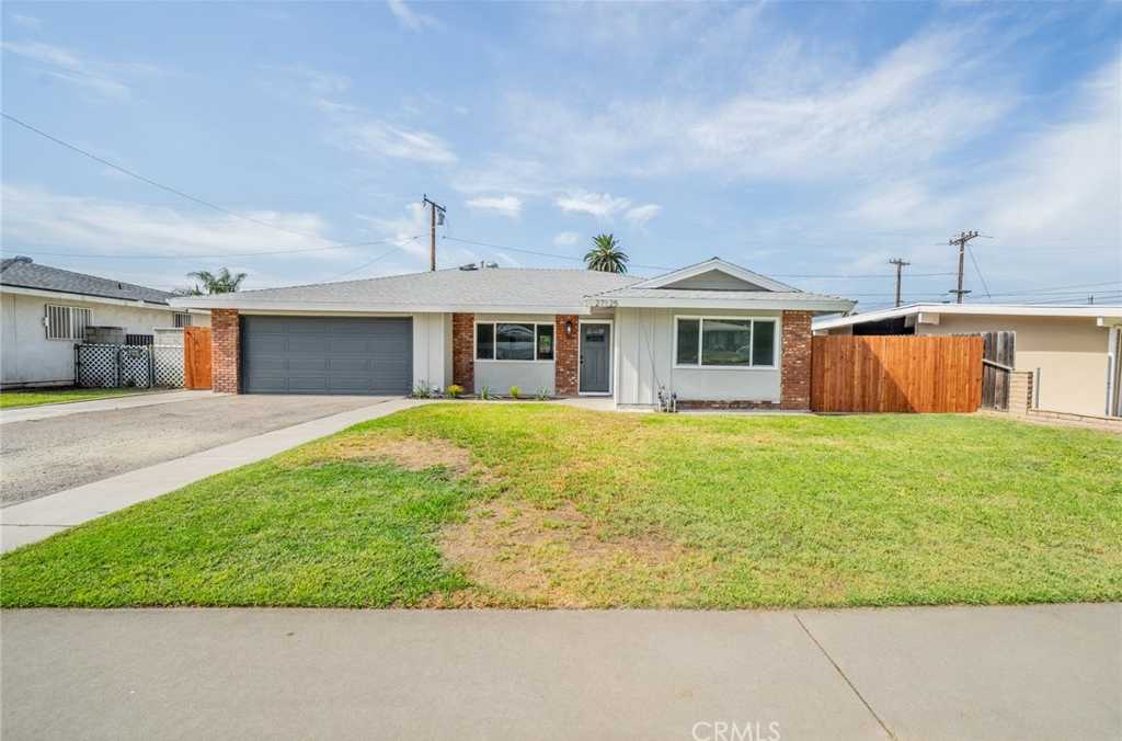 photo 1: 27125 Nona Avenue, Highland CA 92346