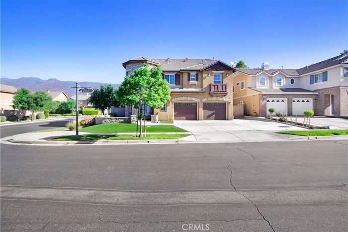 photo 1: 15562 Sicily Lane, Fontana CA 92336