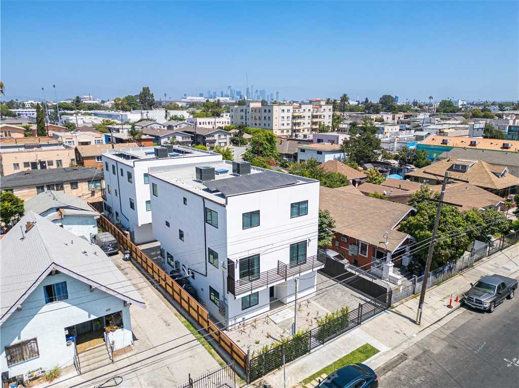 photo 3: 1037 W 43rd Street, Los Angeles CA 90037