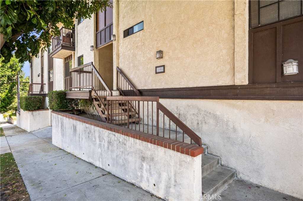 photo 3: 1095 W 14th Street Unit 3, San Pedro CA 90731