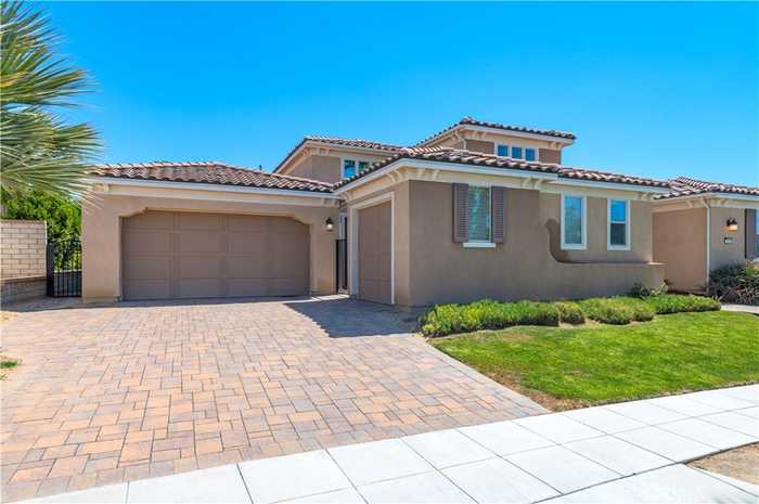 photo 1: 7606 Granja Vista Del Rio, Eastvale CA 92880