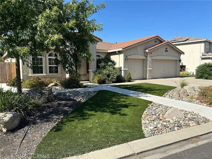 photo 1: 9770 Heatherhearst Drive, Chowchilla CA 93610