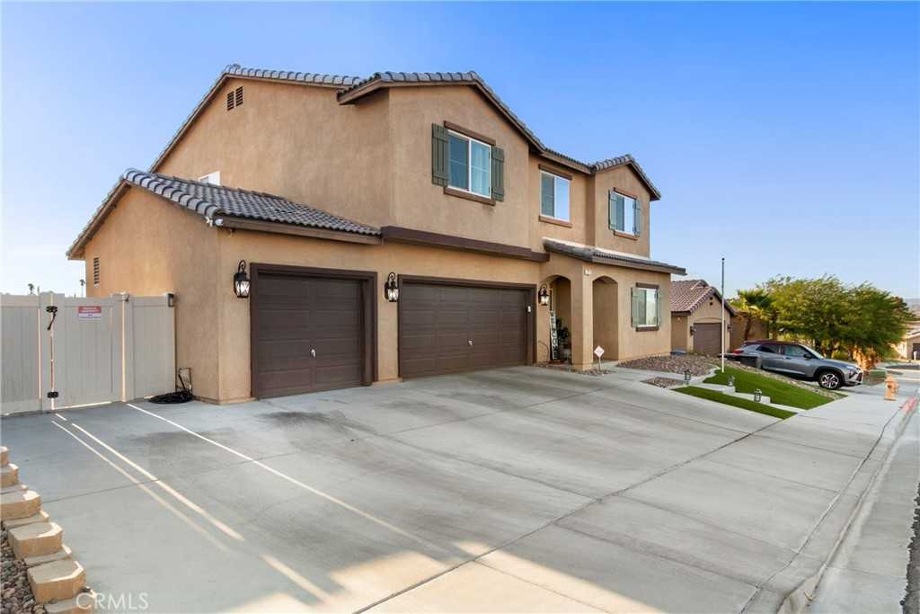 photo 2: 2213 Falcon Drive, Barstow CA 92311